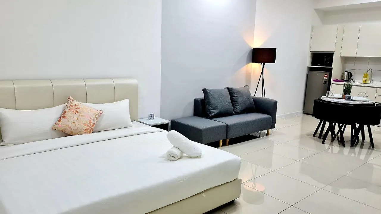 Chambers Suites Klcc By Moonlight Kuala Lumpur Malaysia